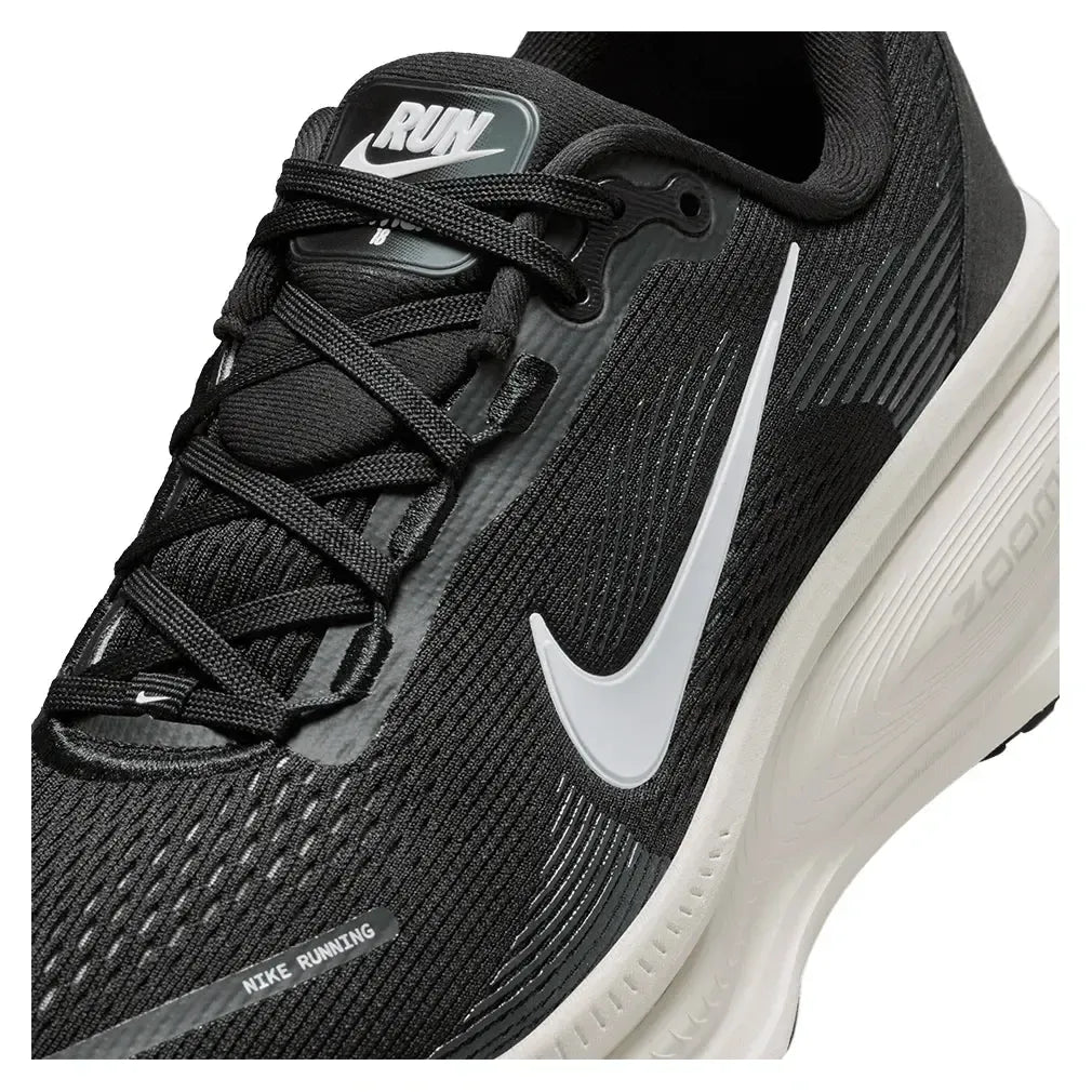 Women's Vomero 18 Running Shoes Black and Summit White