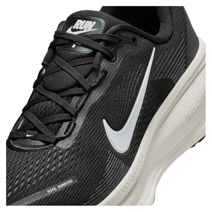 Women's Vomero 18 Running Shoes Black and Summit White