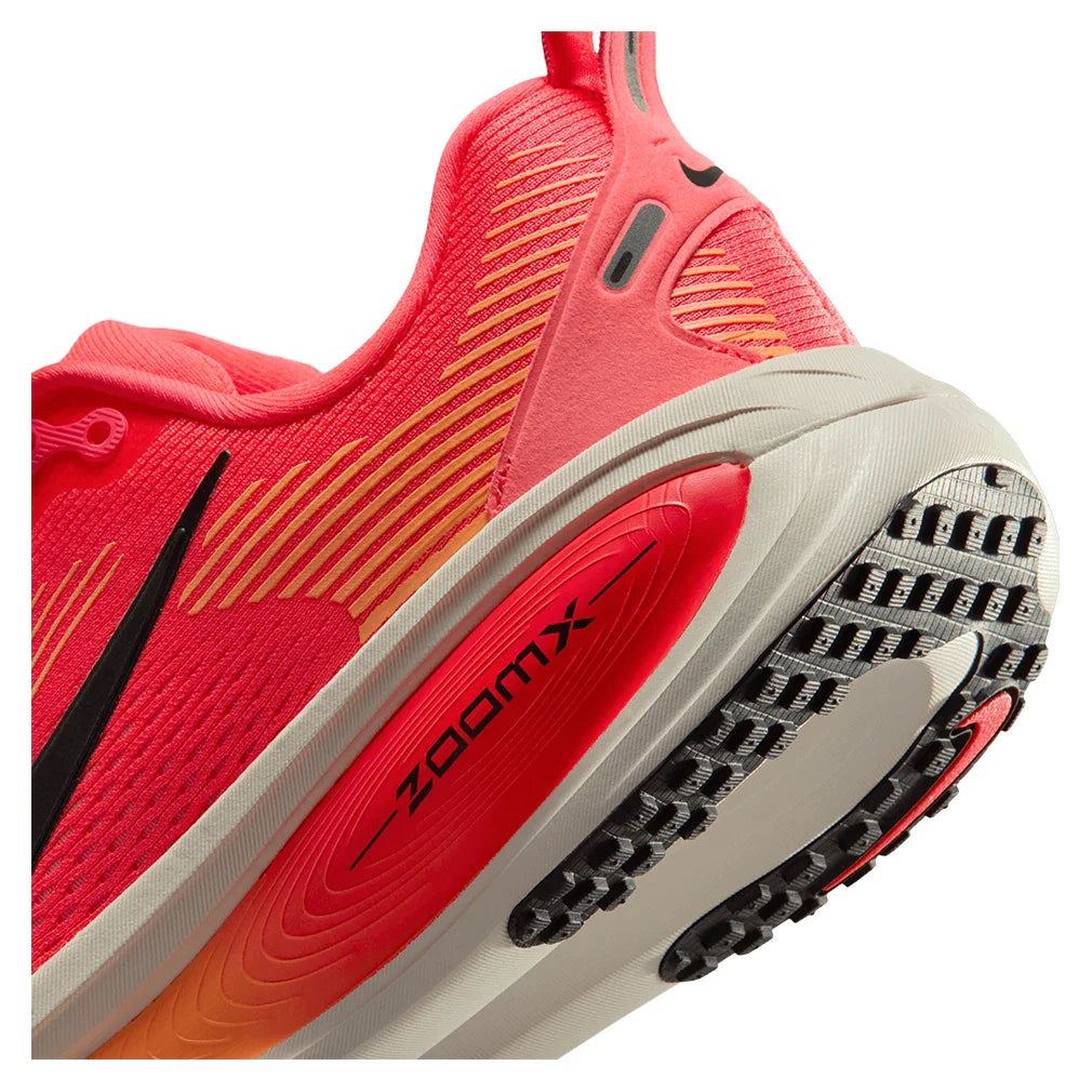 Women's Vomero 18 Running Shoes Hot Lava and Black